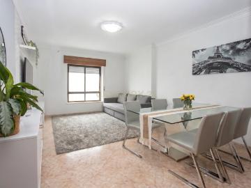 Apartamento T2 com Arrecadação
