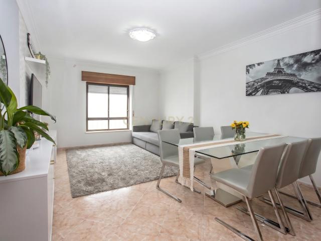 Apartamento T2 com Arrecadação