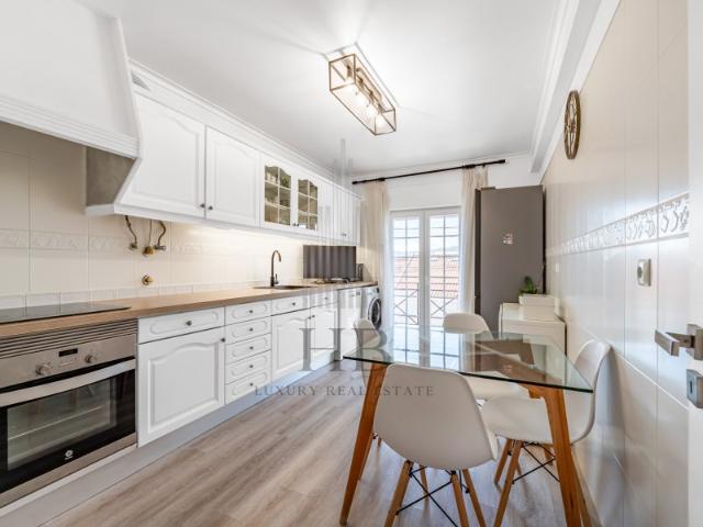 Apartamento T2 com Arrecadação | Abrunheira | Sintra