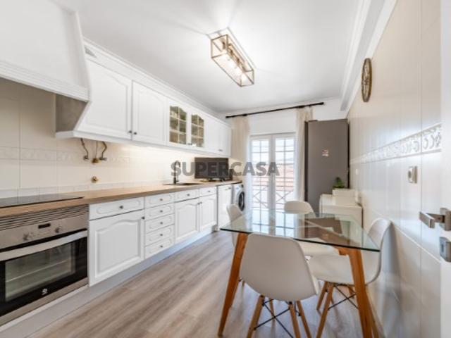 Apartamento T2 com Arrecadação | Abrunheira | Sintra