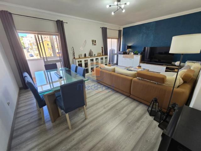 Apartamento T2 com Arrecadação Bons Dias, Ramada