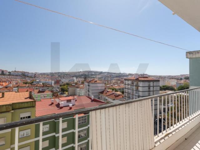 Apartamento T2 com arrecadação e elevador Cacém/Agualva