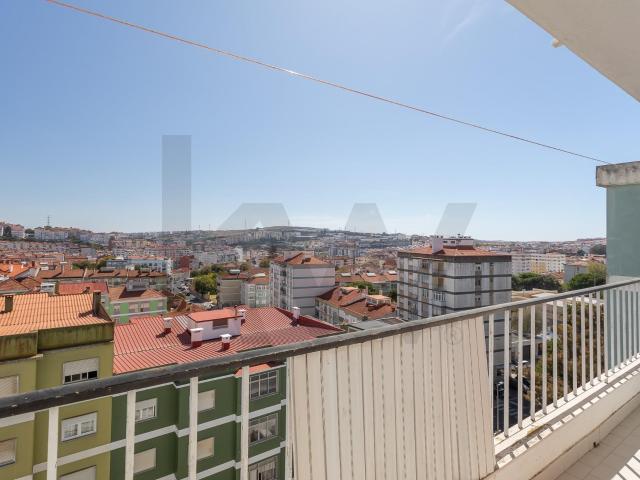 Apartamento T2 com arrecadação e elevador Cacém/Agualva