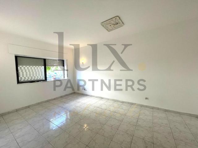 Apartamento T2 com Arrecadação em Faro