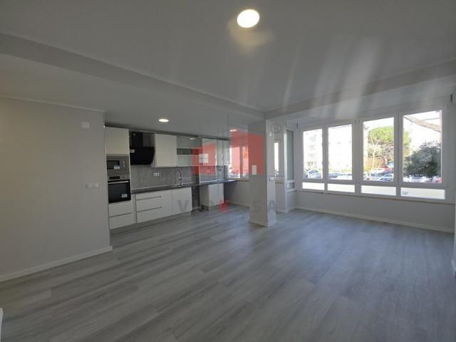 Apartamento T2 com arrecadação em Oeiras