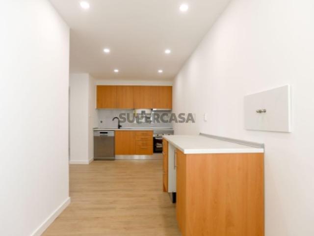 Apartamento T2 com arrecadação em Peniche