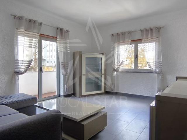 Apartamento T2 com Arrecadação | Localização Premium | Santo Onofre Caldas da Rainha