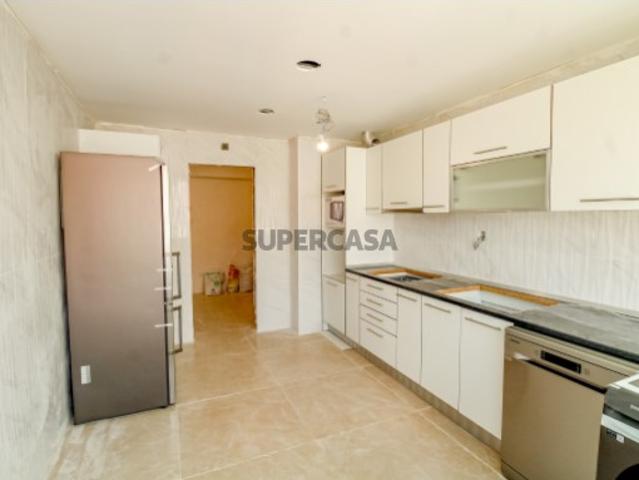 Apartamento T2 com Arrecadação no Carregado Alenquer