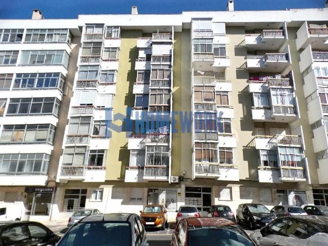 Apartamento T2 com Arrecadação – Oeiras