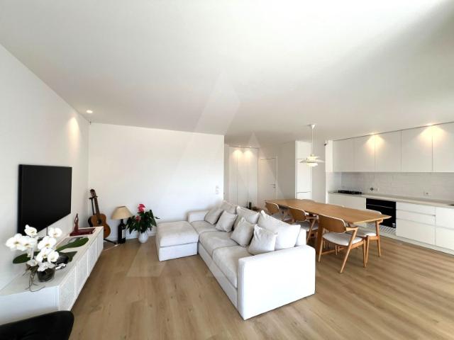 Apartamento T2 com arrumo e lugar de garagem na Praia da Barra!