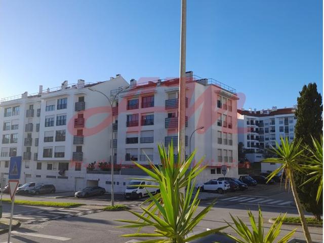 Apartamento T2 com box e arrecadação, pronto a habitar na Urbanização Alto da Mira