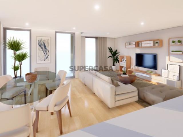 Apartamento T2 com Garagem a 200m da Praia da Consolação