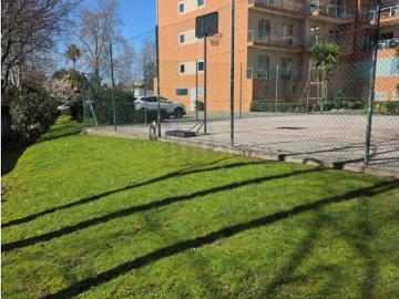 Apartamento T2 com Garagem Box + Lugar Exterior em Valadares