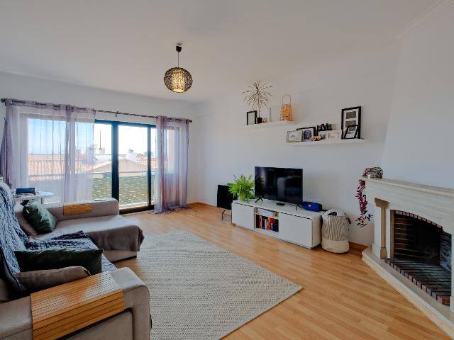 Apartamento T2 com garagem box para 1 viatura em Alcabideche
