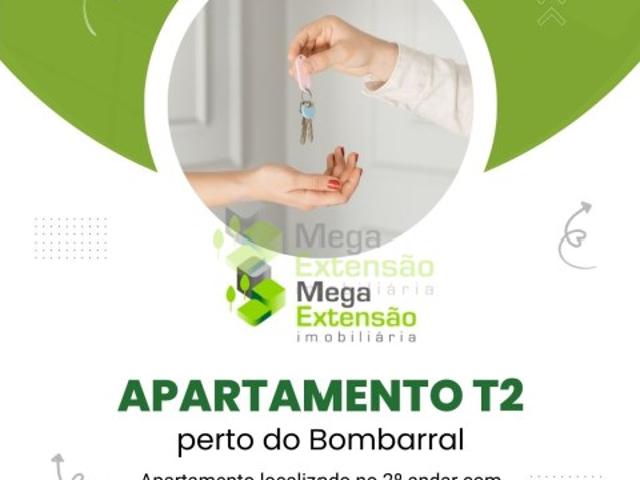 Apartamento T2, com varanda e garagem box, perto de Bombarral