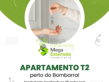 Apartamento T2, com varanda e garagem box, perto de Bombarral