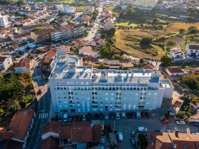 Apartamento T2 com Garagem e Elevador em Baguim do Monte
