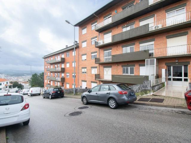 Apartamento T2 com Garagem e Vista Panorâmica – Rua António Jardim, Coimbra