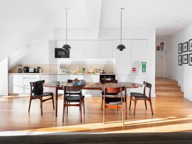 Apartamento T2 com garagem e vista para o Castelo de São Jorge