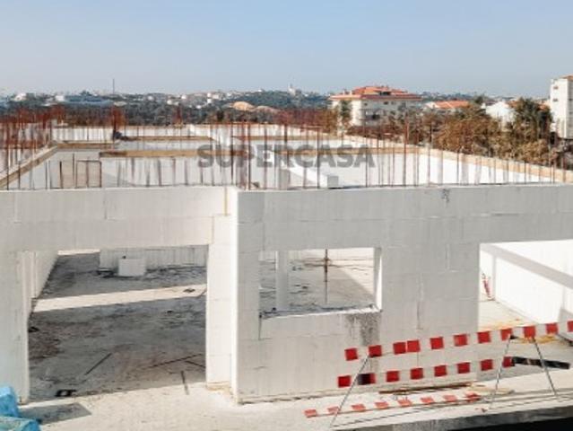 Apartamento T2 em Leiria com Garagem e Varanda