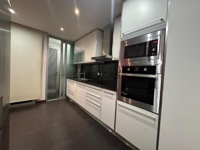 Apartamento T2 com garagem em Quinta das Nogueiras em Coimbra: Conforto, Acessos e Serviços à Porta
