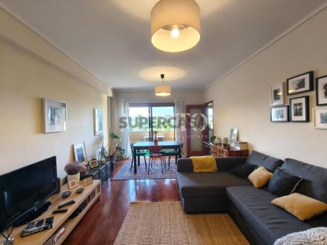 Apartamento T2 com Garagem Fechada em Lamaçães, Braga