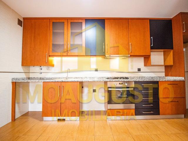 Apartamento T2 com garagem fechada 71m² Guarda