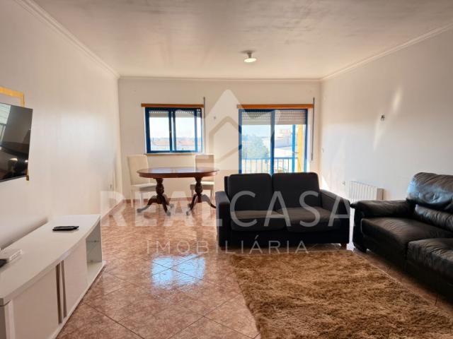 Apartamento T2 com garagem fechada