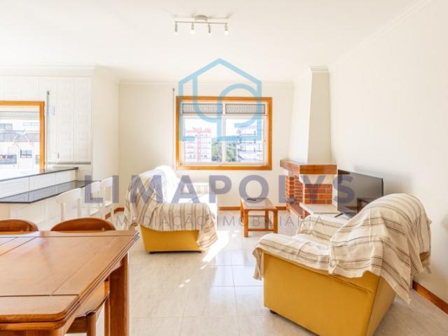 Apartamento T2 com garagem fechada