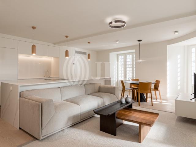 Apartamento T2 com garagem, na Avenida da Liberdade