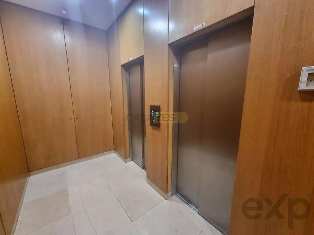 Apartamento T2 com garagem na Bela Vista, Lisboa