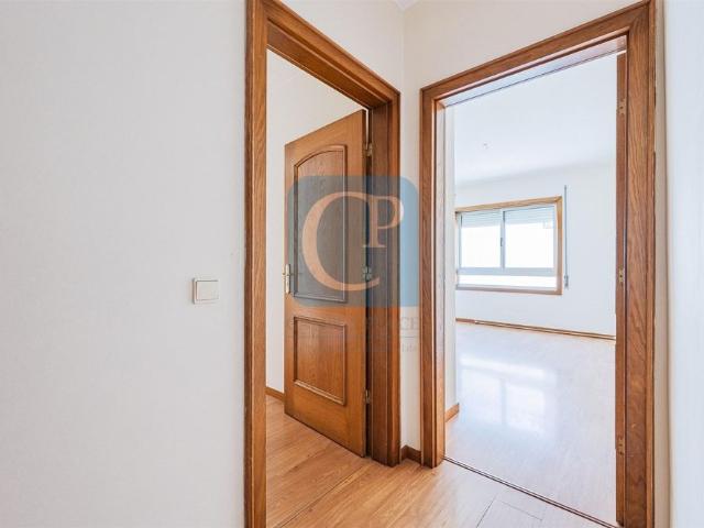 Apartamento T2 com garagem na Senhora da Hora, Matosinhos