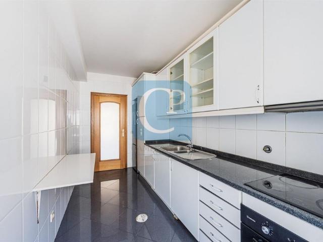 Apartamento T2 com garagem na Senhora da Hora, Matosinhos