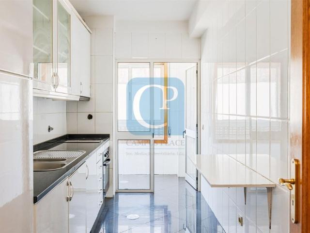 Apartamento T2 com garagem na Senhora da Hora, Matosinhos