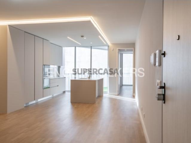 Apartamento T2 com garagem nas Avenidas Novas