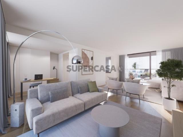 Apartamento T2 com garagem no Areeiro, Lisboa