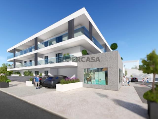 Apartamento T2 com garagem no centro de Ferrel