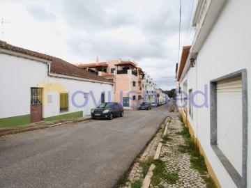 Apartamento T2 com garagem no rés do chão em Tunes