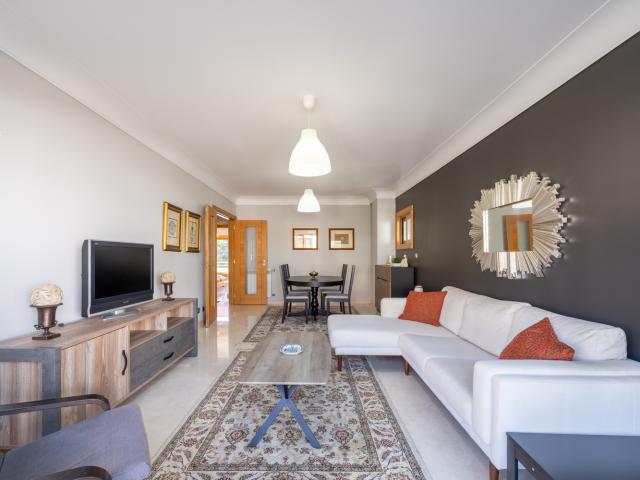 Apartamento T2 com garagem, para arrendar mobilado em Cascais