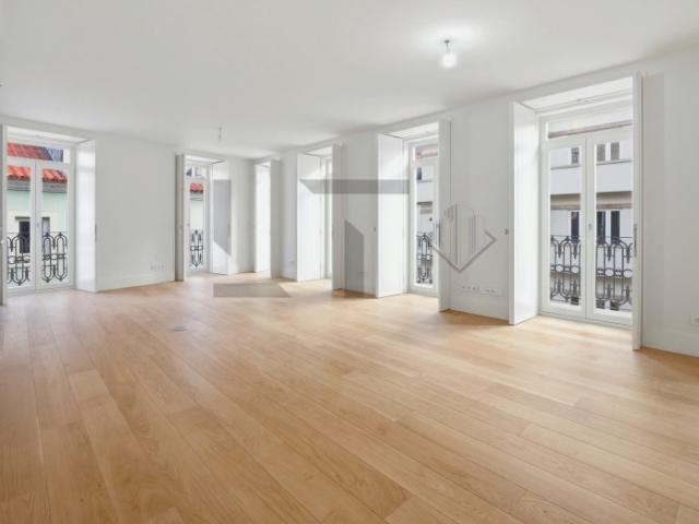Apartamento T2 com Garagem para Venda junto à Av. da Liberdade, Lisboa