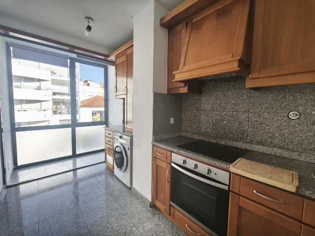 Apartamento T2 com garagem para 2 carros, Monserrate, Viana do Castelo