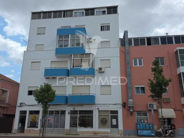 Apartamento T2 com Elevador e Varandas em Grândola