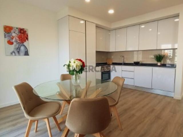 Apartamento T2 com elevador em remodelação em Benfica