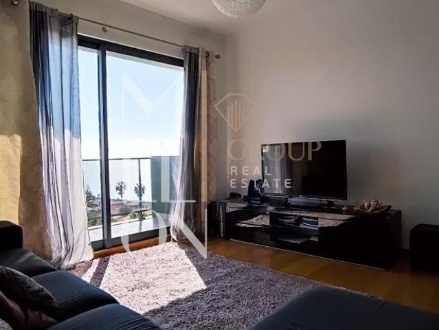 Apartamento T2 com elevador, jardim e com vista mar