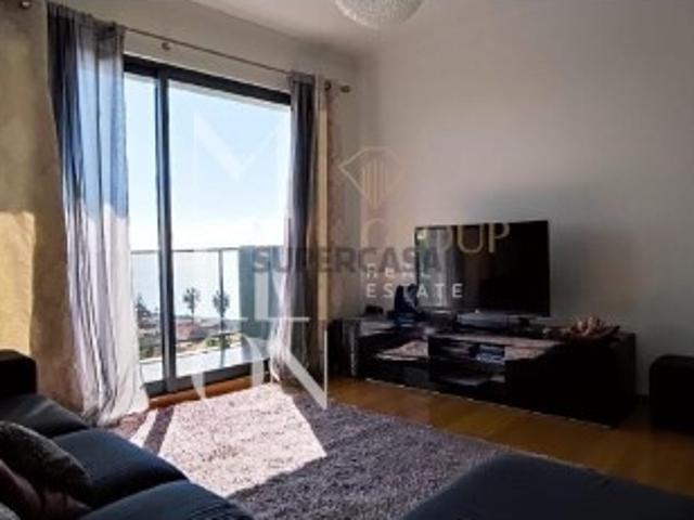 Apartamento T2 com elevador, jardim e com vista mar