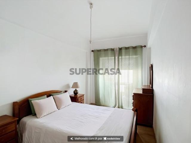 Apartamento T2 com elevador na Torre da Marinha, Seixal