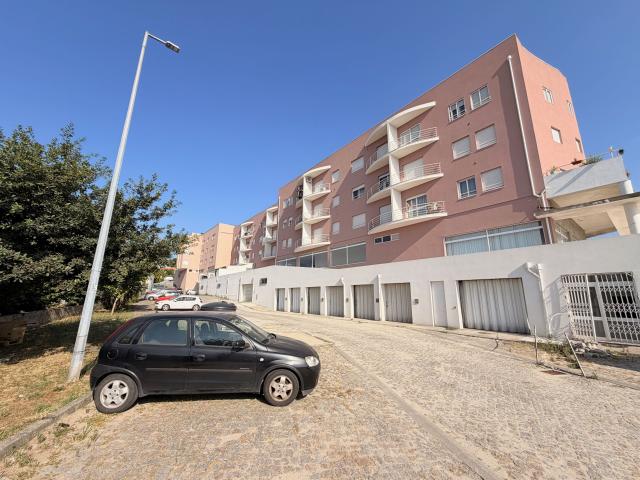 Apartamento T2 com elevador | Varandas | Estacionamento