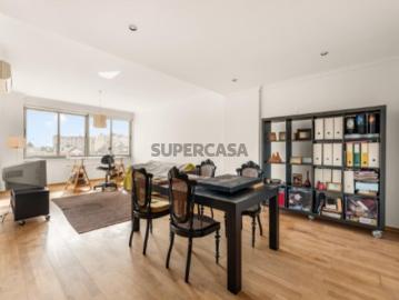 Apartamento T2 com estacionamento, Entrecampos, Lisboa