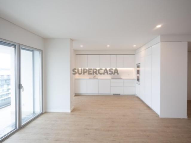 Apartamento T2 com estacionamento e piscina Areeiro