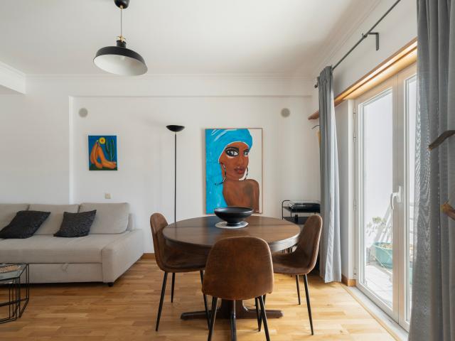 Apartamento T2 com estacionamento, em Campolide, Lisboa